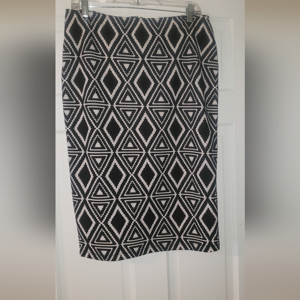 Bobeau Black and White Diamond Pattern Pencil Skirt